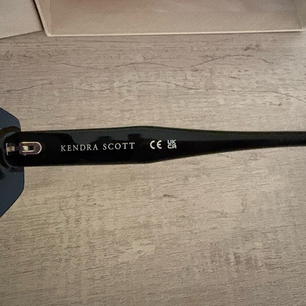 Brand NEW, Kendra Scott Black Rectangular Sunglasses, Danielle sunglasses - Picture 5 of 7